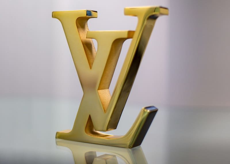 Cristaux Custom Cnc Cut Aluminum Gold Electroplated Point Of Display LouisVuitton