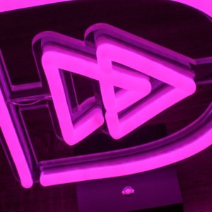 Custom-Neon-Light-Award-by-Cristaux