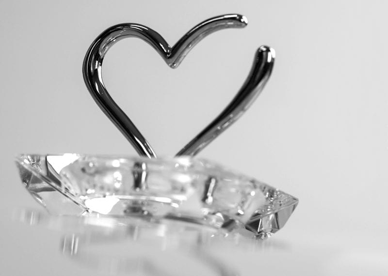 Crystal Metal Heart Ring Jewelry Holder 03