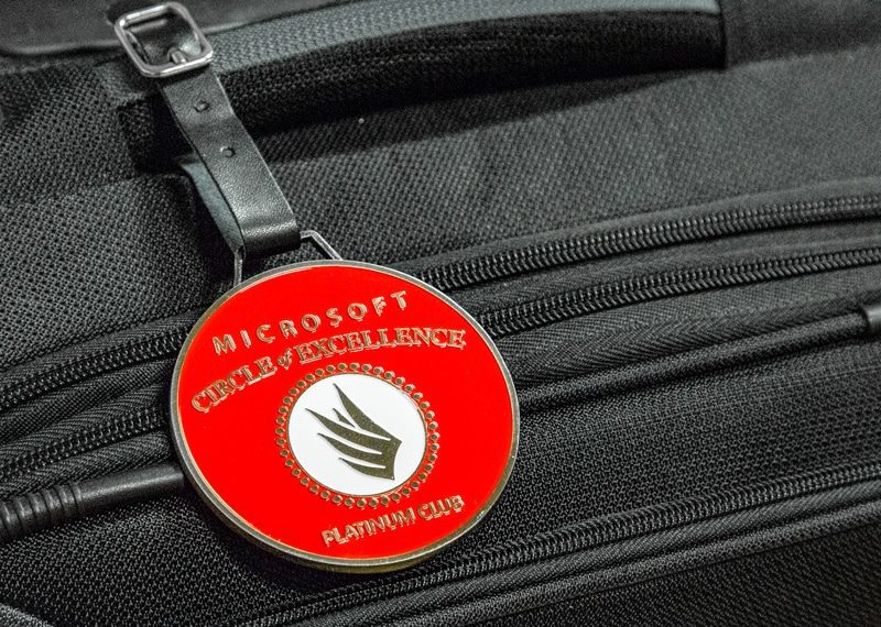 Luggage brag tag circle of excellence platinum member, metal medallion