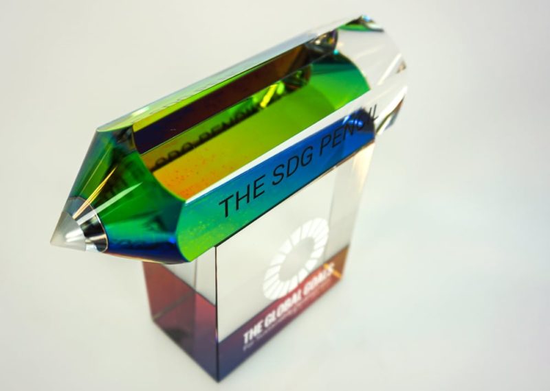 Crystal pencil replica goals award with chromatic mirror for colorful reflections