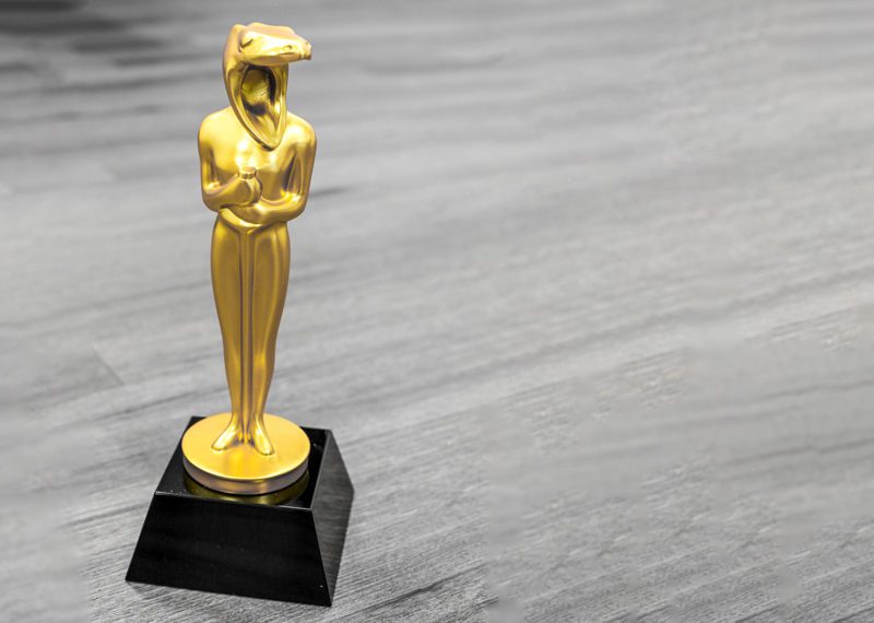 Twitch Choice Awards Gold Snake Statue 03