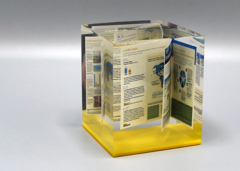 American Funds Acrylic Embed Deal Toy 02